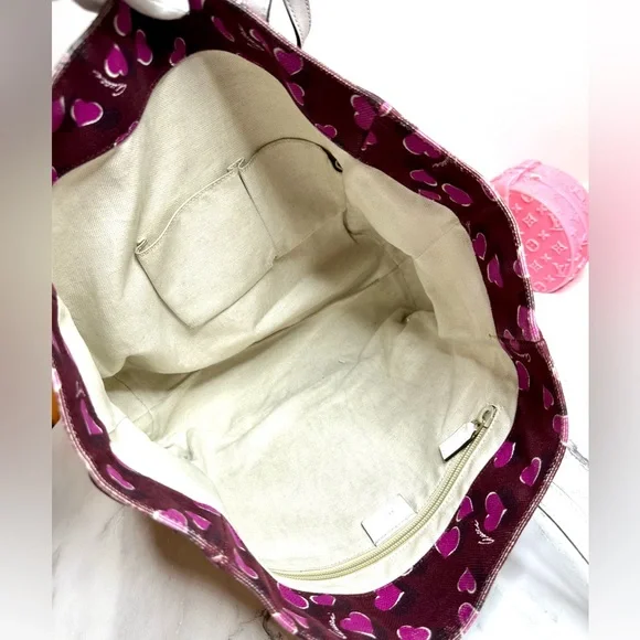 Limited Edition GUCCI Heartbeat Print Canvas Tote Bag - Picture 14 of 17